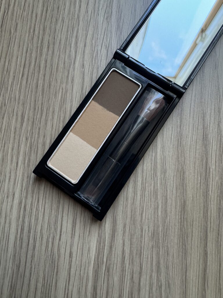 ケイト デザイニングアイブロウ3D EX-4。トータル診断後に選び直した明るめカラーのアイブロウパウダー。